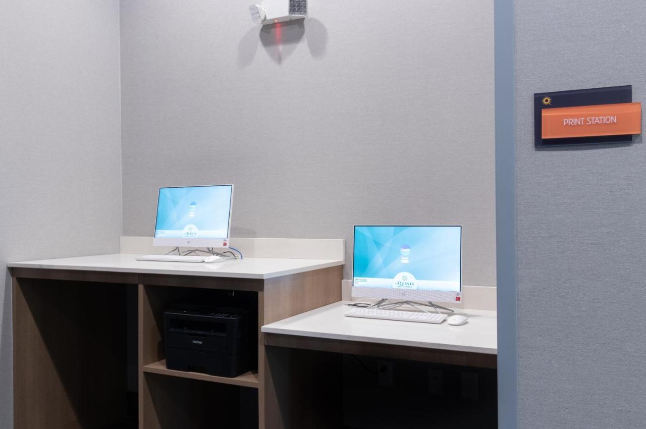 La Quinta Inn & Suites By Wyndham San Antonio Seaworld Lafb Esterno foto