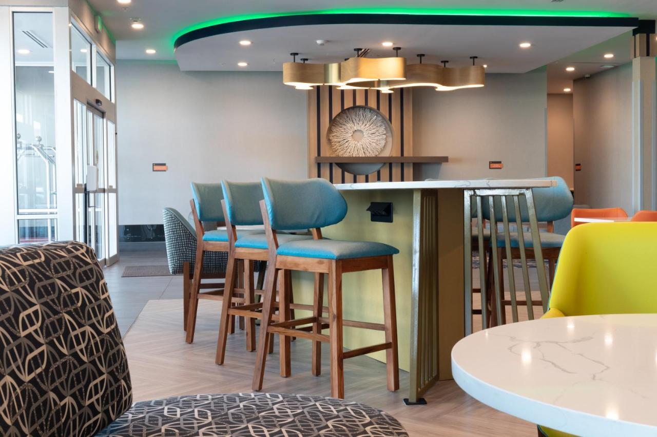 La Quinta Inn & Suites By Wyndham San Antonio Seaworld Lafb Esterno foto