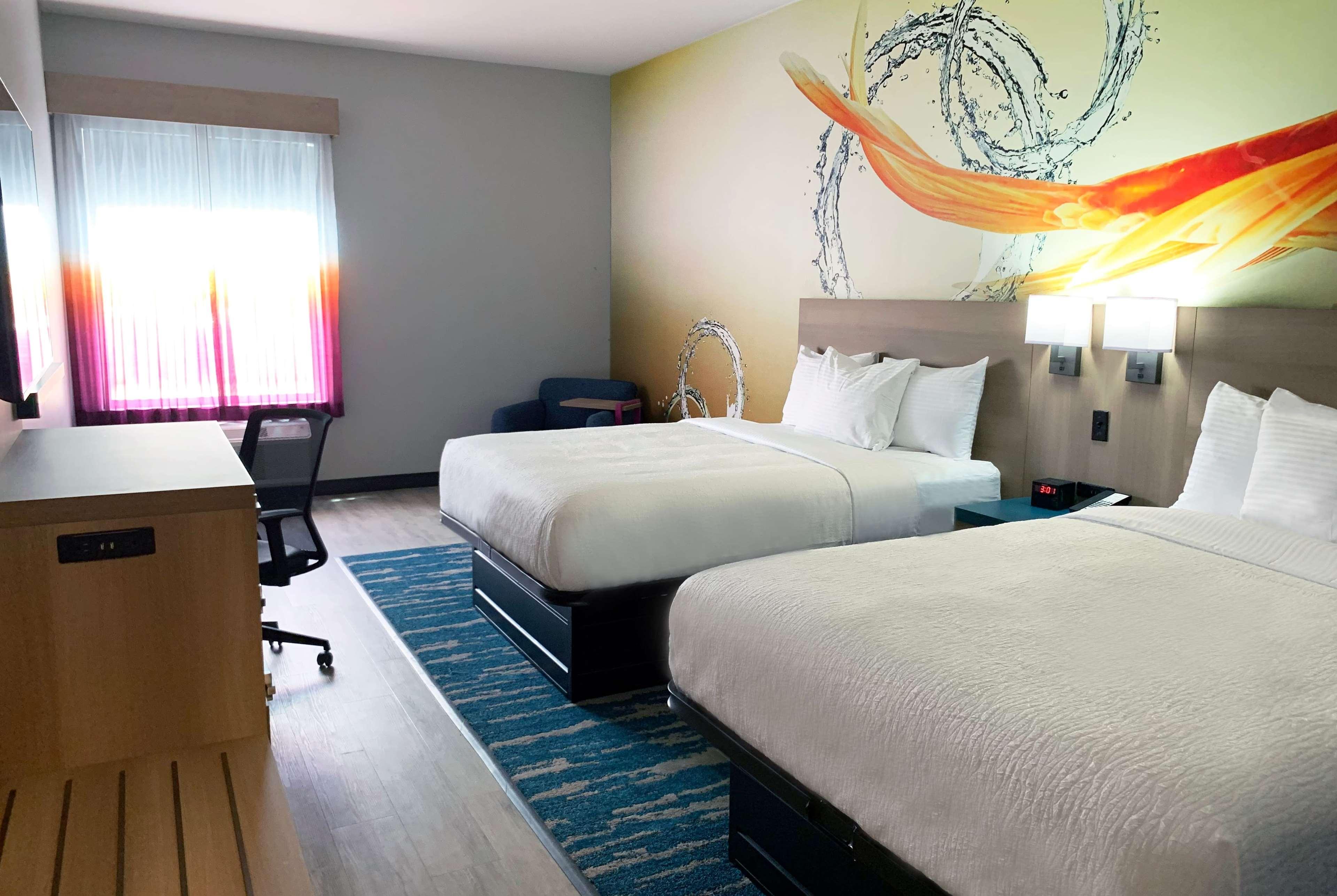 La Quinta Inn & Suites By Wyndham San Antonio Seaworld Lafb Esterno foto