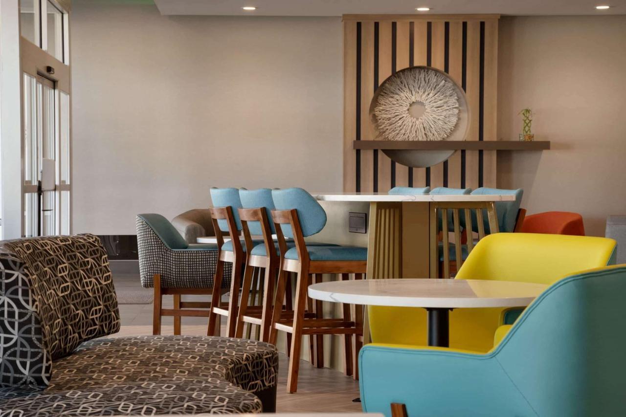 La Quinta Inn & Suites By Wyndham San Antonio Seaworld Lafb Esterno foto
